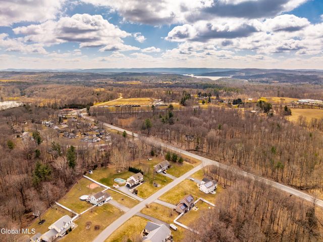 6 Joseph Court, Schaghticoke, NY 12154