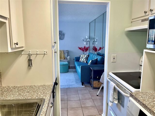 165 MEDALLION BOULEVARD H, Madeira Beach, FL 33708