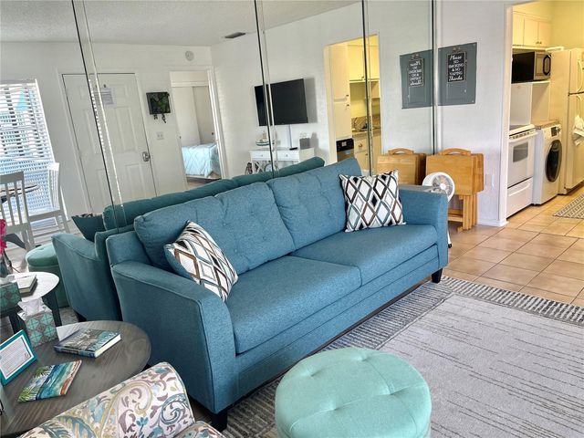 165 MEDALLION BOULEVARD H, Madeira Beach, FL 33708