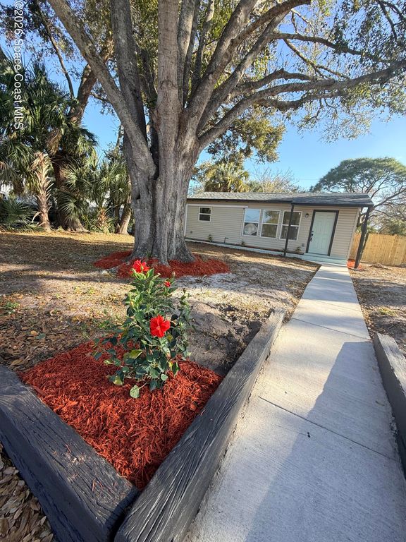 6948 Dartmouth Avenue N, St. Petersburg, FL 33710