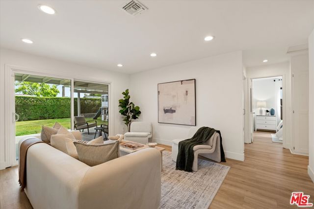 23445 Sylvan Street, Woodland Hills (los Angeles), CA 91367