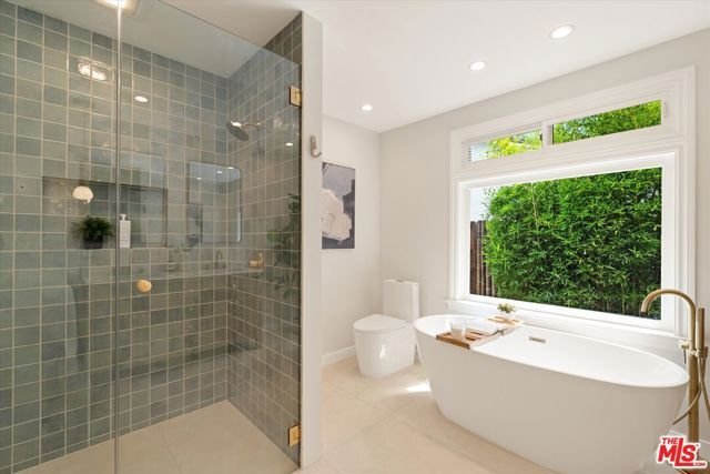 23445 Sylvan Street, Woodland Hills (los Angeles), CA 91367