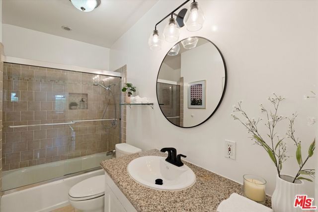 23445 Sylvan Street, Woodland Hills (los Angeles), CA 91367