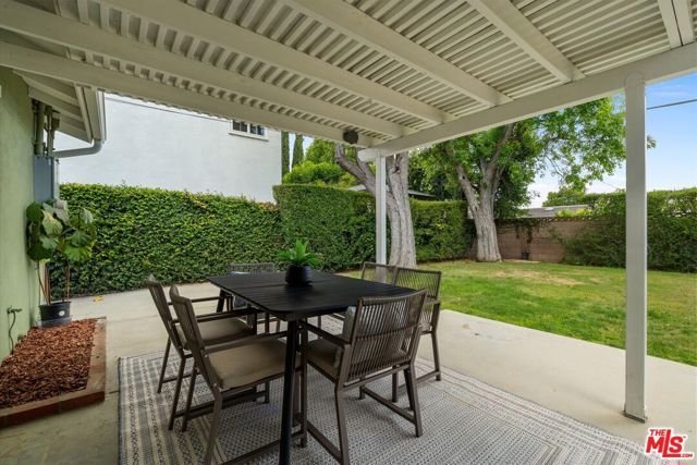 23445 Sylvan Street, Woodland Hills (los Angeles), CA 91367
