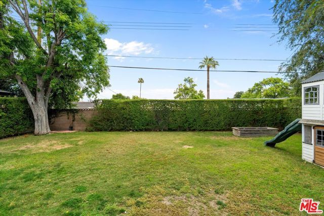 23445 Sylvan Street, Woodland Hills (los Angeles), CA 91367