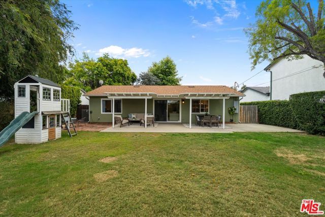 23445 Sylvan Street, Woodland Hills (los Angeles), CA 91367