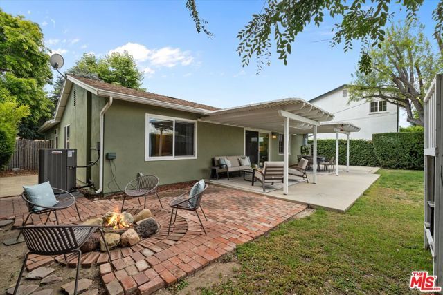 23445 Sylvan Street, Woodland Hills (los Angeles), CA 91367