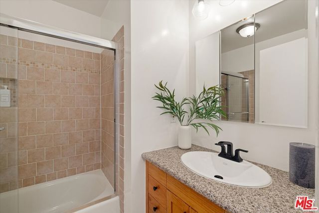 23445 Sylvan Street, Woodland Hills (los Angeles), CA 91367