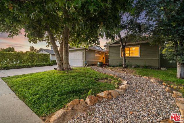 23445 Sylvan Street, Woodland Hills (los Angeles), CA 91367