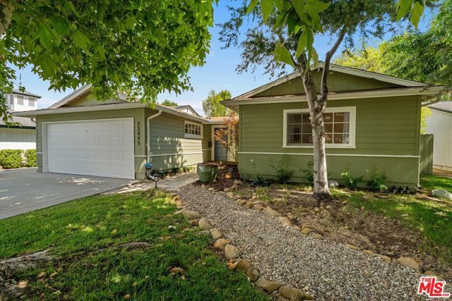 23445 Sylvan Street, Woodland Hills (los Angeles), CA 91367