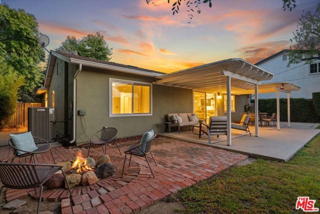 23445 Sylvan Street, Woodland Hills (los Angeles), CA 91367
