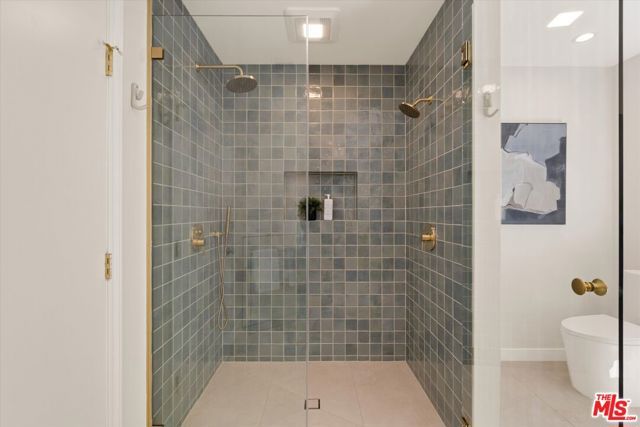 23445 Sylvan Street, Woodland Hills (los Angeles), CA 91367