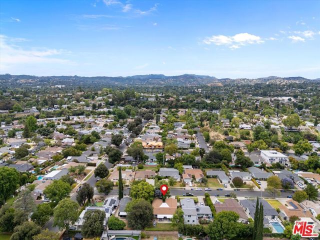 23445 Sylvan Street, Woodland Hills (los Angeles), CA 91367
