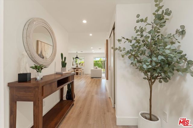 23445 Sylvan Street, Woodland Hills (los Angeles), CA 91367