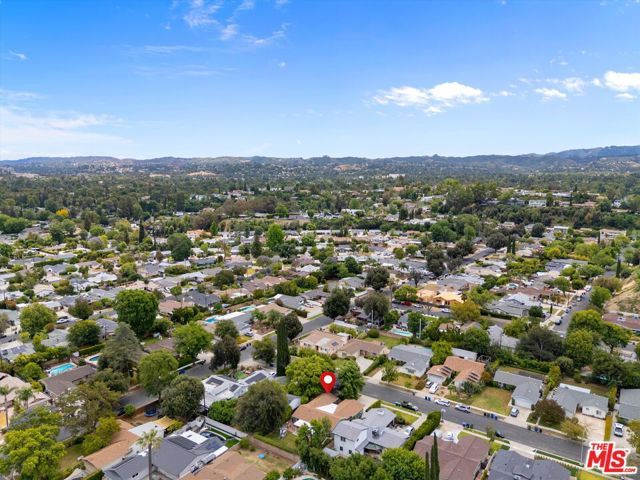 23445 Sylvan Street, Woodland Hills (los Angeles), CA 91367