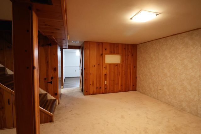 1203 Dover Dr, Salina, KS 67401