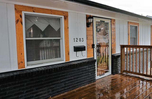 1203 Dover Dr, Salina, KS 67401
