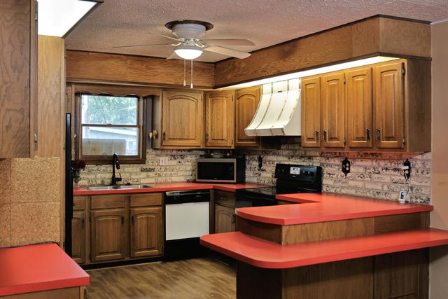 1203 Dover Dr, Salina, KS 67401