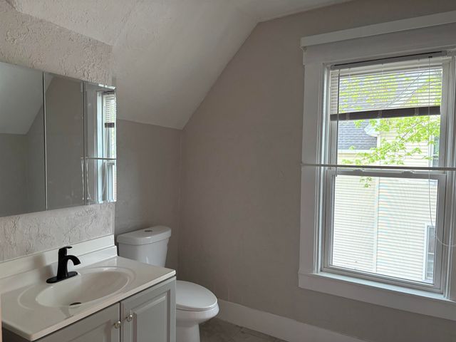 78 Pennacook Street, Manchester, NH 03104