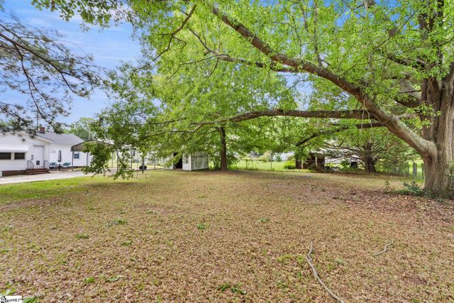 711 N Adair Street, Clinton, SC 29325