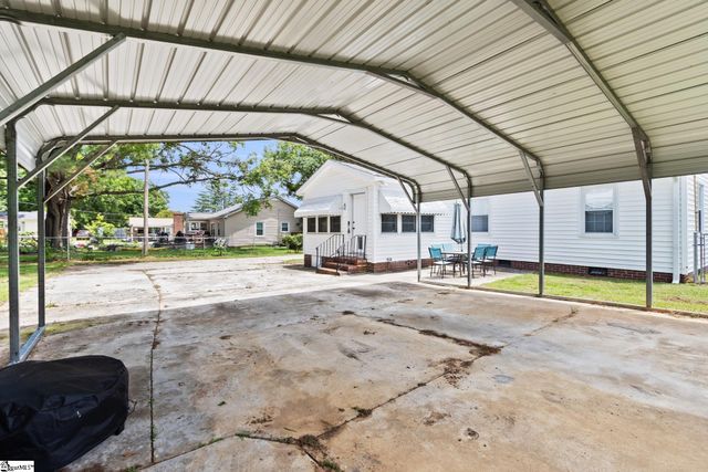 711 N Adair Street, Clinton, SC 29325
