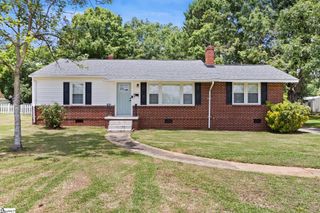 711 N Adair Street, Clinton, SC 29325