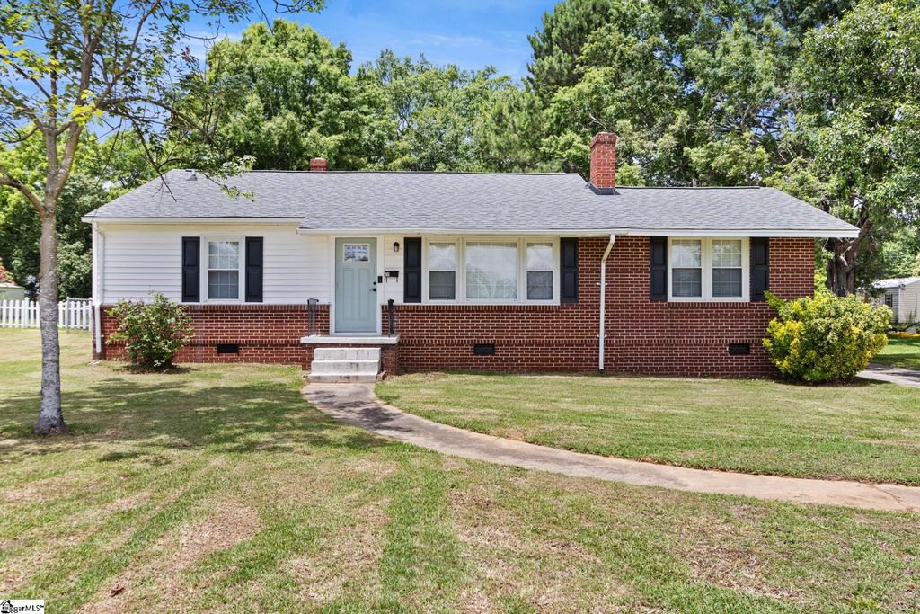 711 N Adair Street, Clinton, SC 29325