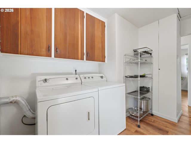 8703 Ne SACRAMENTO St, Portland, OR 97220
