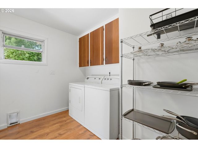 8703 Ne SACRAMENTO St, Portland, OR 97220
