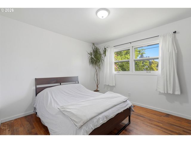 8703 Ne SACRAMENTO St, Portland, OR 97220