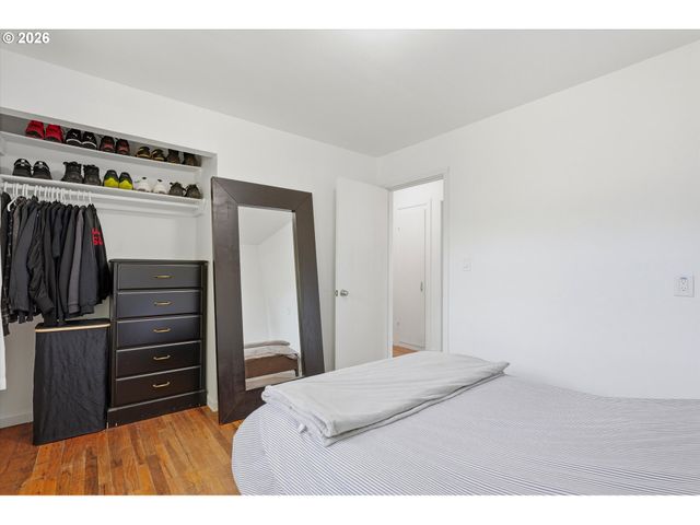 8703 Ne SACRAMENTO St, Portland, OR 97220