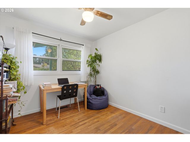 8703 Ne SACRAMENTO St, Portland, OR 97220