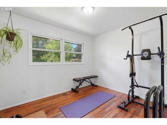 8703 Ne SACRAMENTO St, Portland, OR 97220