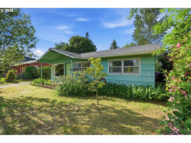 8703 Ne SACRAMENTO St, Portland, OR 97220