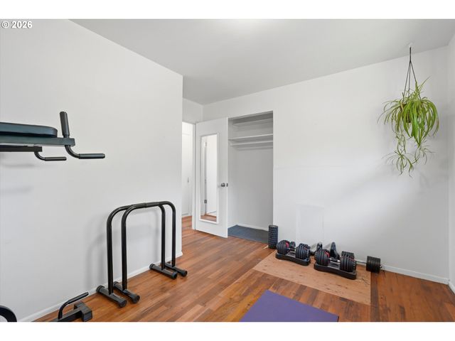 8703 Ne SACRAMENTO St, Portland, OR 97220