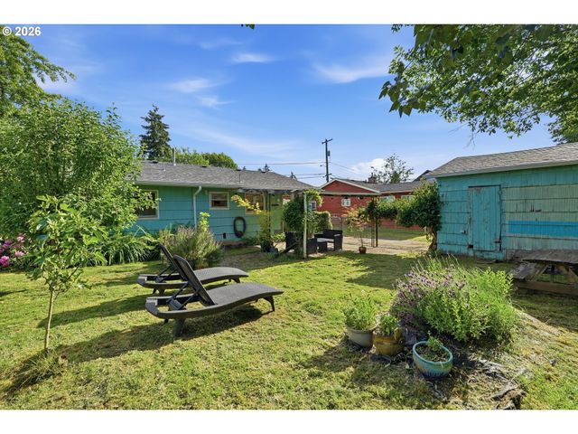 8703 Ne SACRAMENTO St, Portland, OR 97220