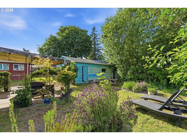 8703 Ne SACRAMENTO St, Portland, OR 97220