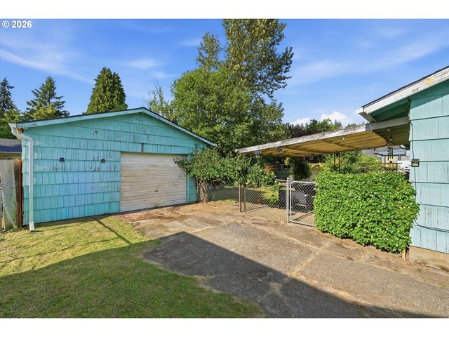 8703 Ne SACRAMENTO St, Portland, OR 97220