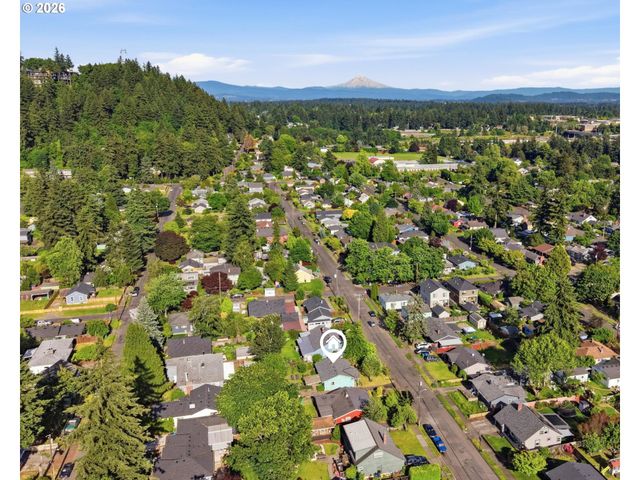 8703 Ne SACRAMENTO St, Portland, OR 97220