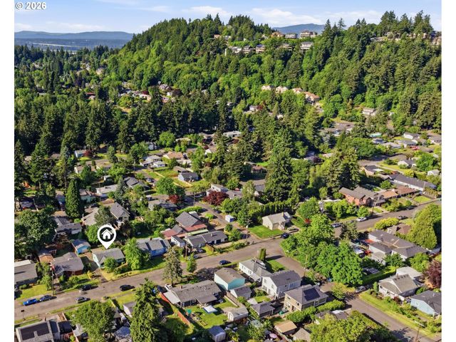 8703 Ne SACRAMENTO St, Portland, OR 97220