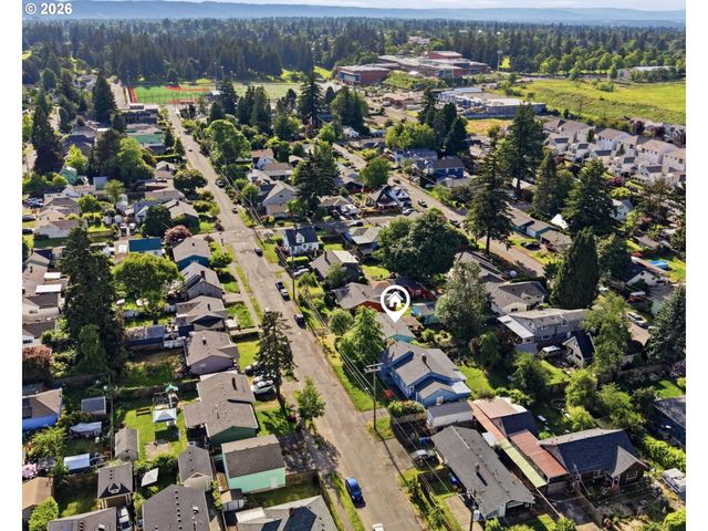 8703 Ne SACRAMENTO St, Portland, OR 97220