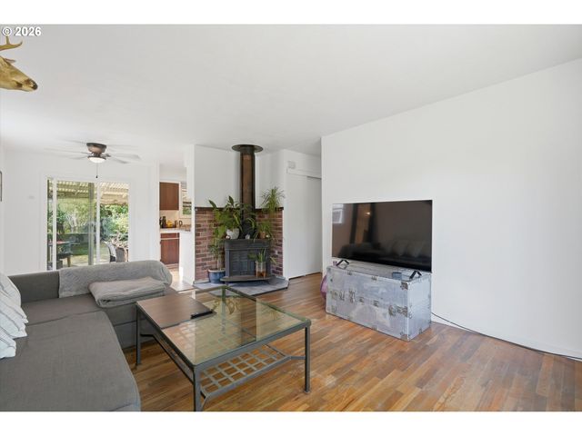 8703 Ne SACRAMENTO St, Portland, OR 97220