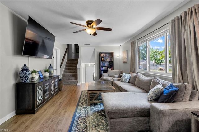 1338 Acredale RD, Virginia Beach, VA 23464