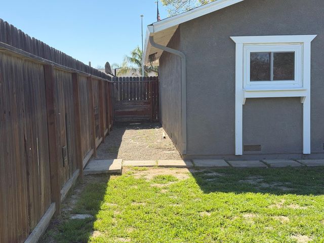 1547 Patchett Dr, Newman, CA 95360