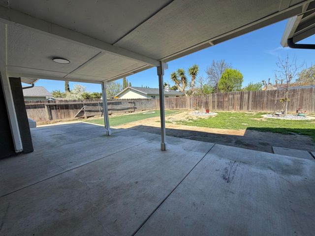 1547 Patchett Dr, Newman, CA 95360
