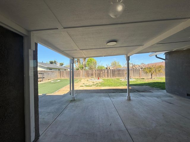 1547 Patchett Dr, Newman, CA 95360