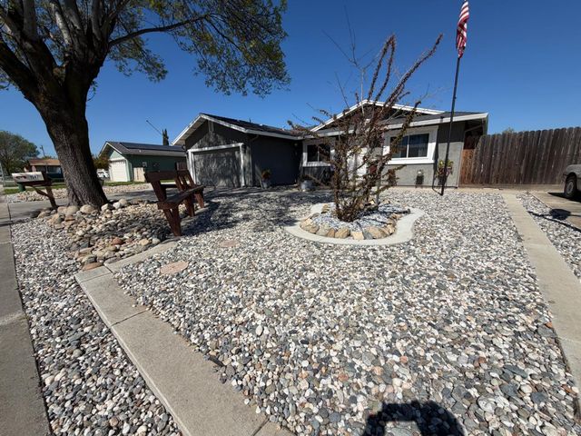 1547 Patchett Dr, Newman, CA 95360