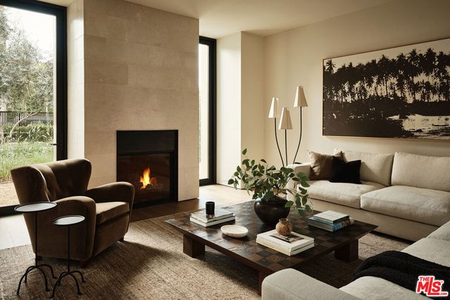 8880 Rosewood Avenue, West Hollywood, CA 90048