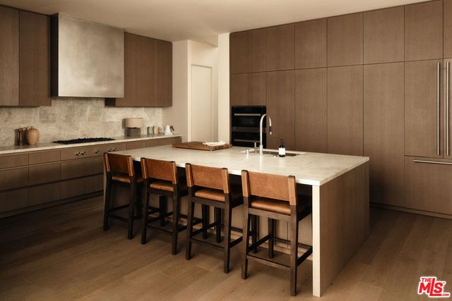 8880 Rosewood Avenue, West Hollywood, CA 90048