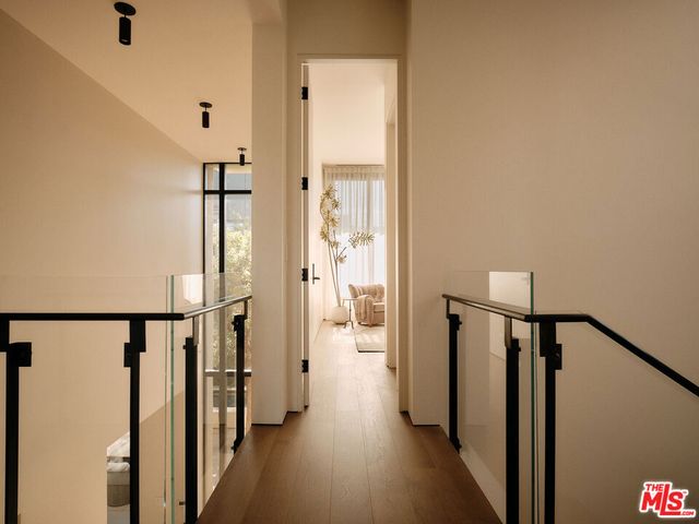 8880 Rosewood Avenue, West Hollywood, CA 90048